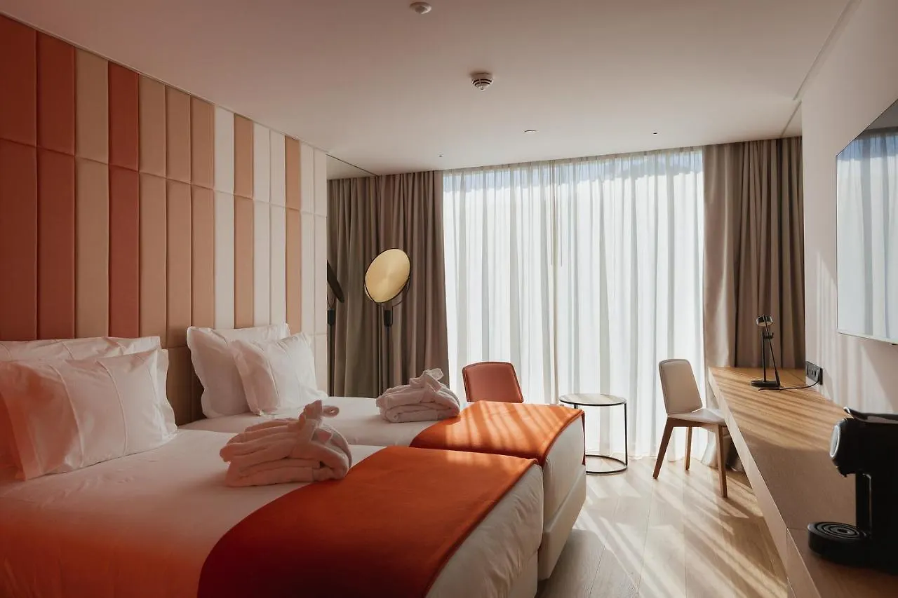 Lumen Hotel & The Lisbon Light Show פורטוגל