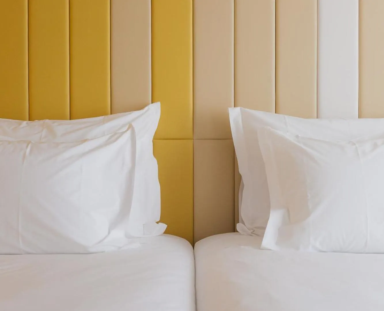 ****  Lumen Hotel & The Lisbon Light Show Portugal