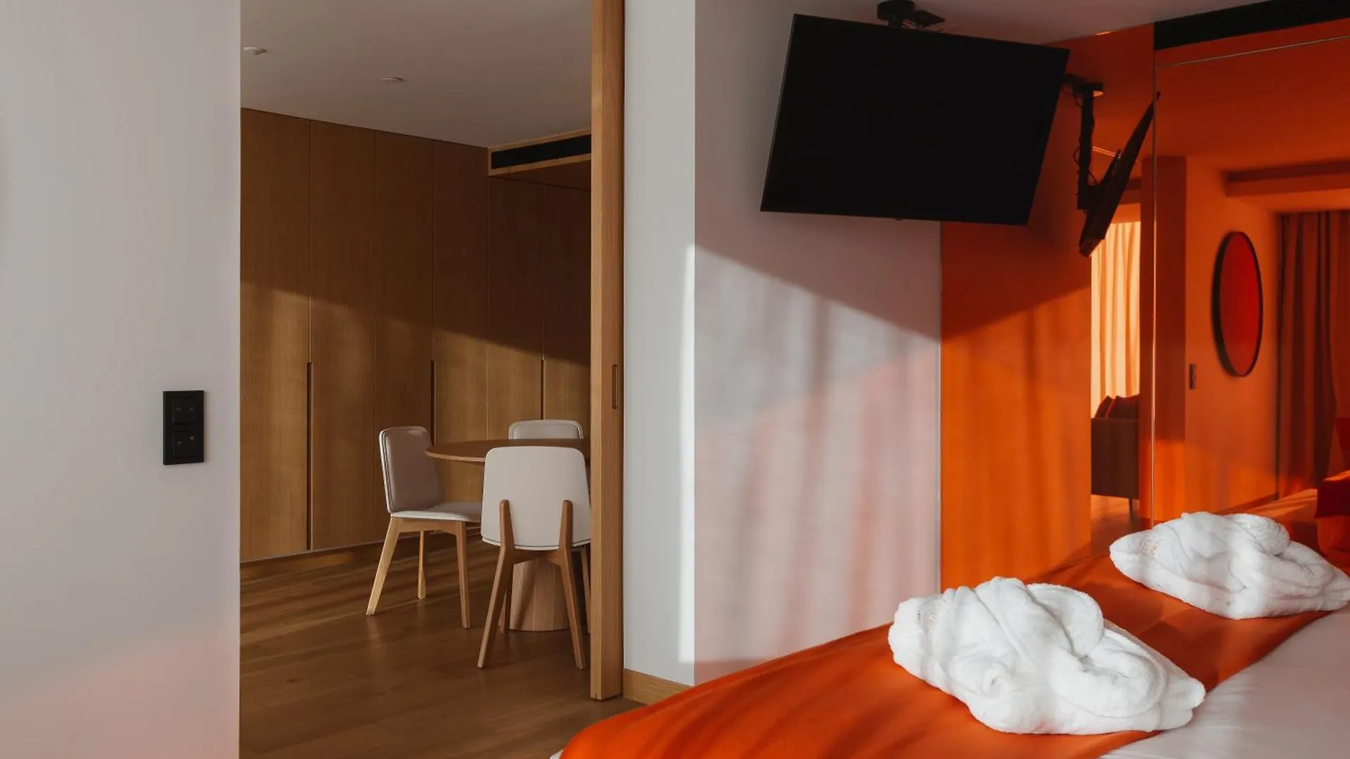 Lumen Hotel & The Lisbon Light Show פורטוגל