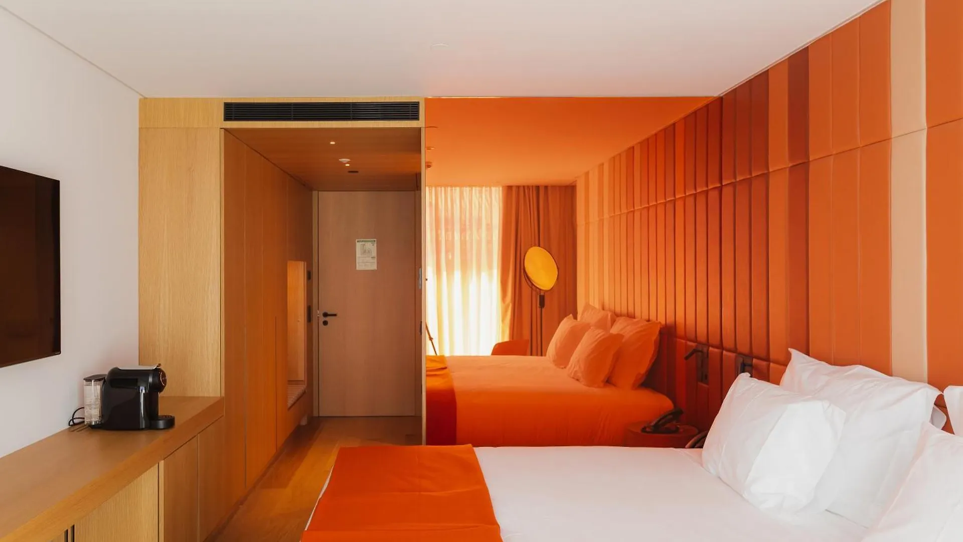 Lumen Hotel & The Lisbon Light Show פורטוגל