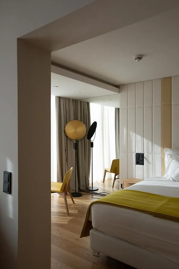 ****  Lumen Hotel & The Lisbon Light Show البرتغال