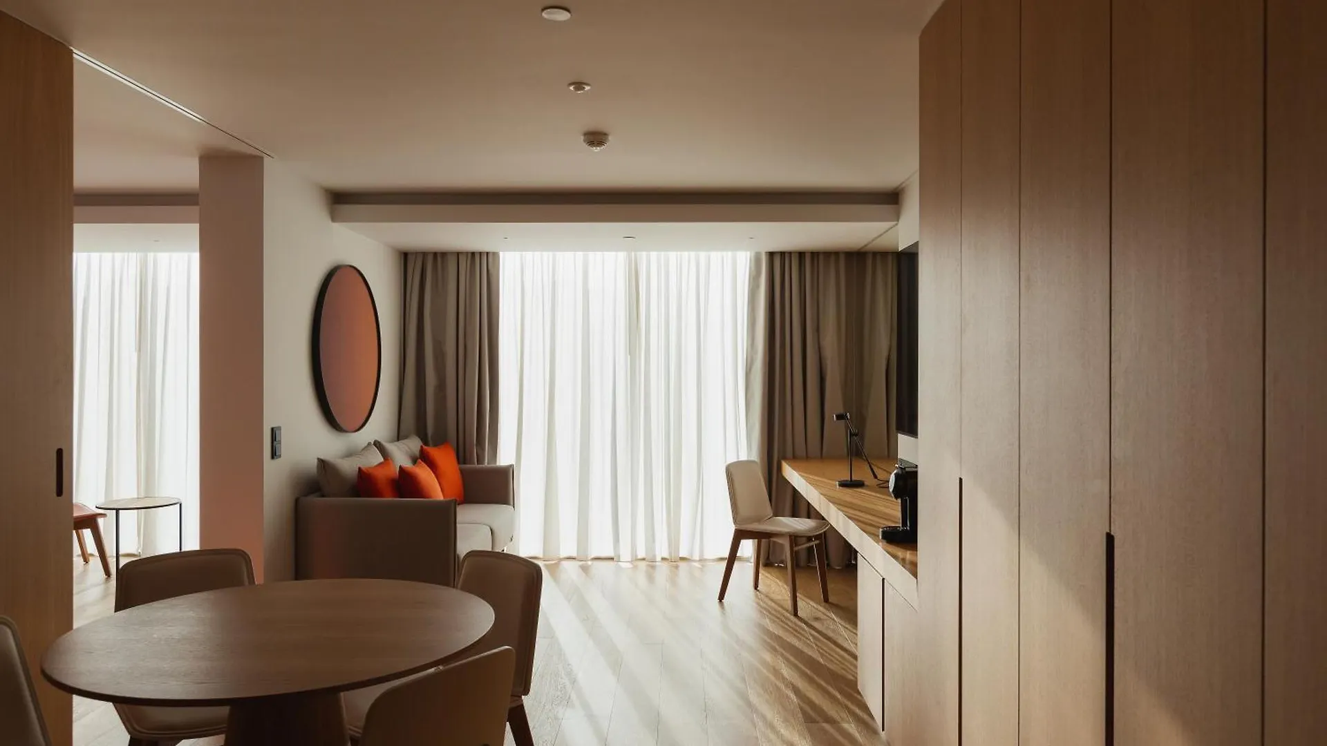 Lumen Hotel & The Lisbon Light Show 4*,  البرتغال