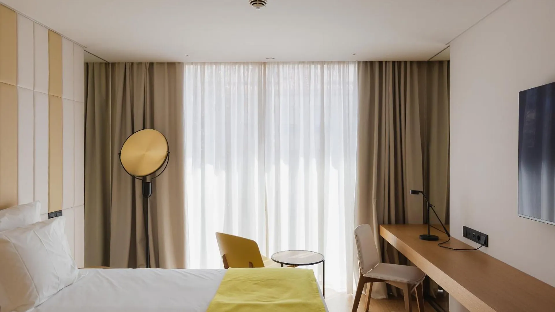 ****  Lumen Hotel & The Lisbon Light Show البرتغال